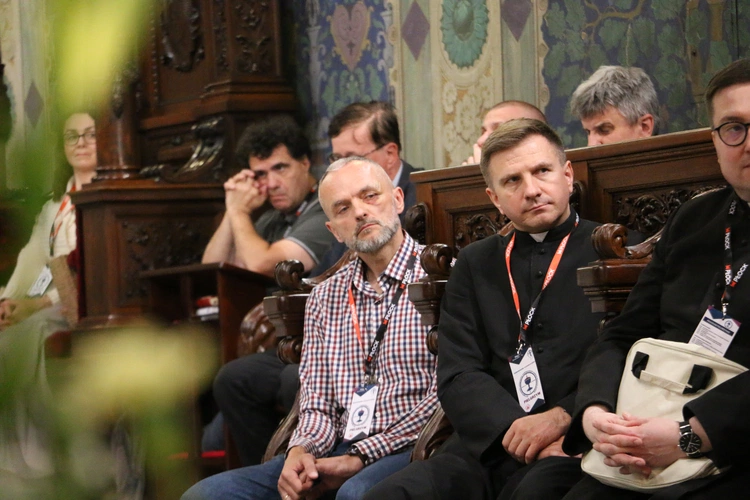 Płock. XII Ogólnopolska Pielgrzymka Nadzwyczajnych Szafarzy Komunii Świętej - cz.I