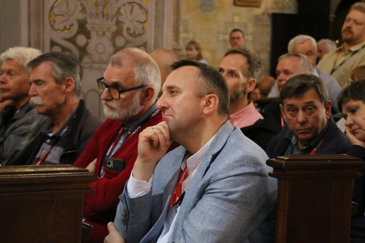 Płock. XII Ogólnopolska Pielgrzymka Nadzwyczajnych Szafarzy Komunii Świętej - cz.I