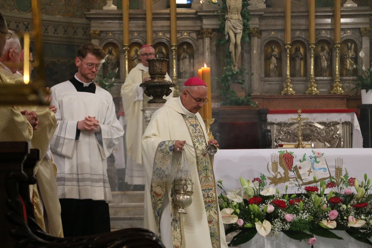 Płock. XII Ogólnopolska Pielgrzymka Nadzwyczajnych Szafarzy Komunii Świętej - cz.II