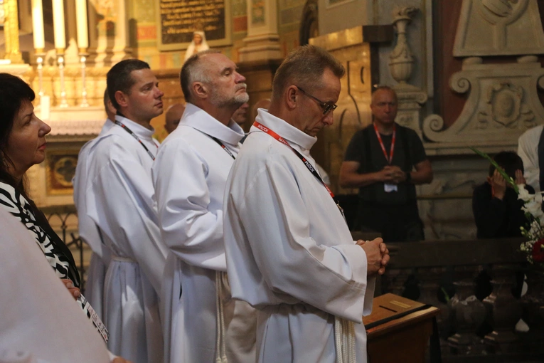 Płock. XII Ogólnopolska Pielgrzymka Nadzwyczajnych Szafarzy Komunii Świętej - cz.II