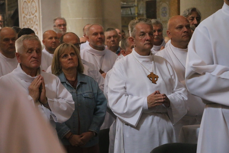 Płock. XII Ogólnopolska Pielgrzymka Nadzwyczajnych Szafarzy Komunii Świętej - cz.II