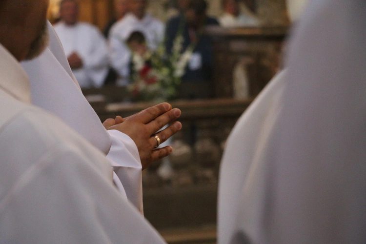 Płock. XII Ogólnopolska Pielgrzymka Nadzwyczajnych Szafarzy Komunii Świętej - cz.II