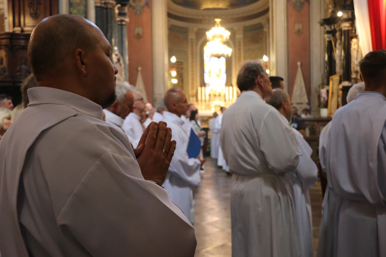 Płock. XII Ogólnopolska Pielgrzymka Nadzwyczajnych Szafarzy Komunii Świętej - cz.II