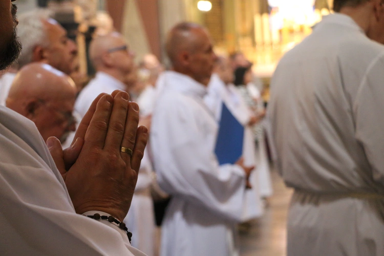 Płock. XII Ogólnopolska Pielgrzymka Nadzwyczajnych Szafarzy Komunii Świętej - cz.II