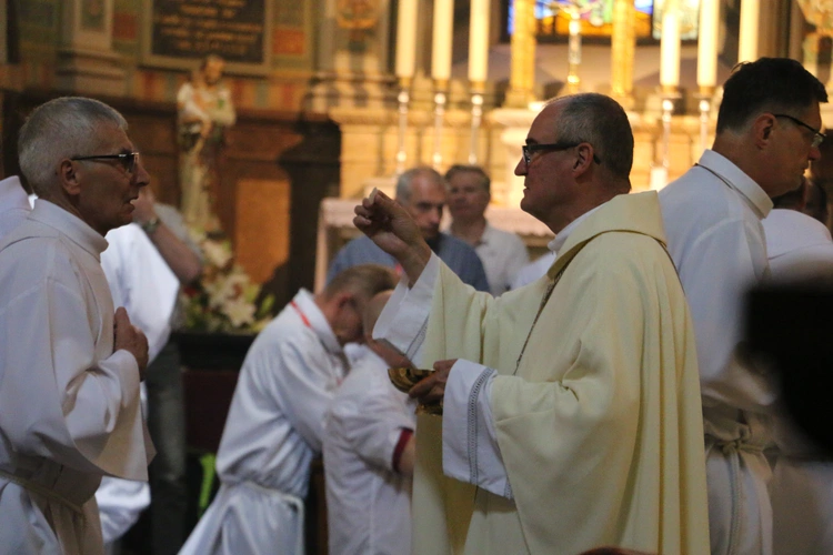 Płock. XII Ogólnopolska Pielgrzymka Nadzwyczajnych Szafarzy Komunii Świętej - cz.II