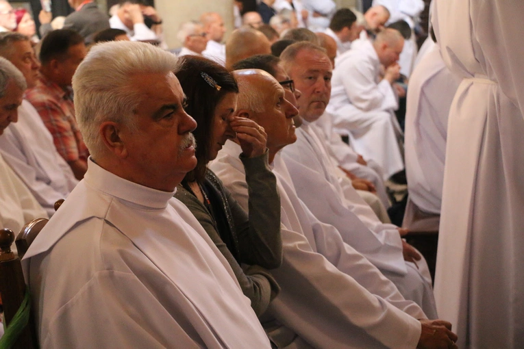 Płock. XII Ogólnopolska Pielgrzymka Nadzwyczajnych Szafarzy Komunii Świętej - cz.II