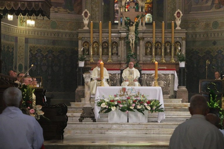 Płock. XII Ogólnopolska Pielgrzymka Nadzwyczajnych Szafarzy Komunii Świętej - cz.II