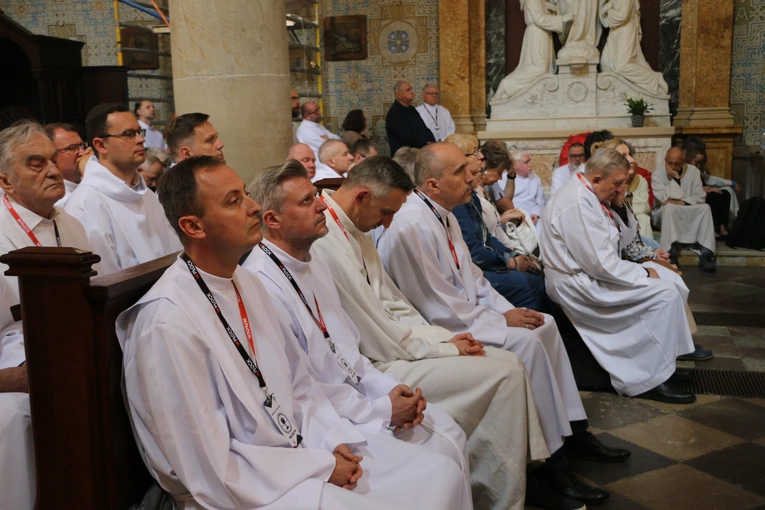 Płock. XII Ogólnopolska Pielgrzymka Nadzwyczajnych Szafarzy Komunii Świętej - cz.II