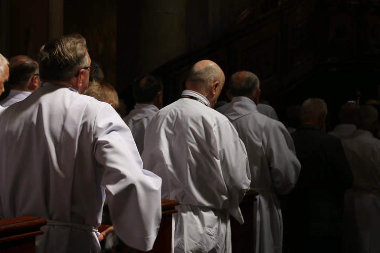 Płock. XII Ogólnopolska Pielgrzymka Nadzwyczajnych Szafarzy Komunii Świętej - cz.II