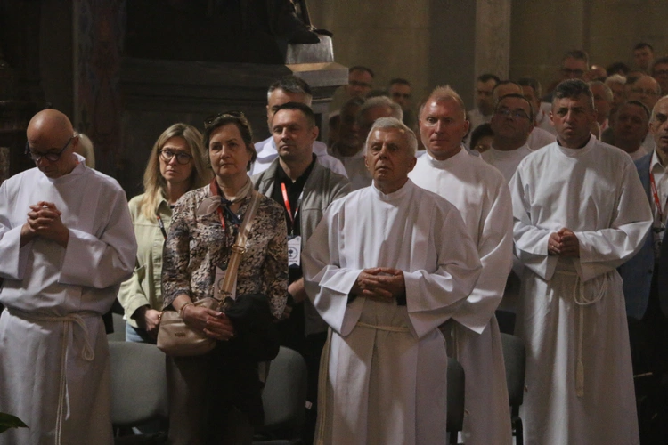 Płock. XII Ogólnopolska Pielgrzymka Nadzwyczajnych Szafarzy Komunii Świętej - cz.II