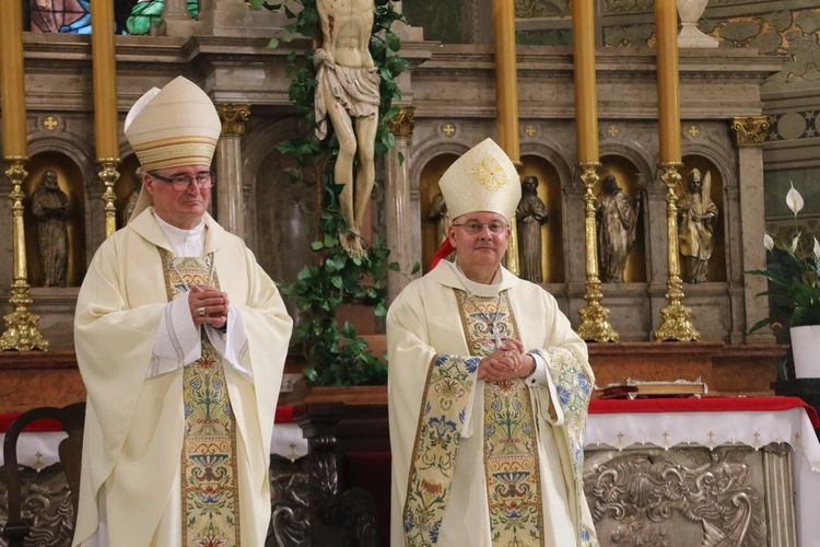 Płock. XII Ogólnopolska Pielgrzymka Nadzwyczajnych Szafarzy Komunii Świętej - cz.II