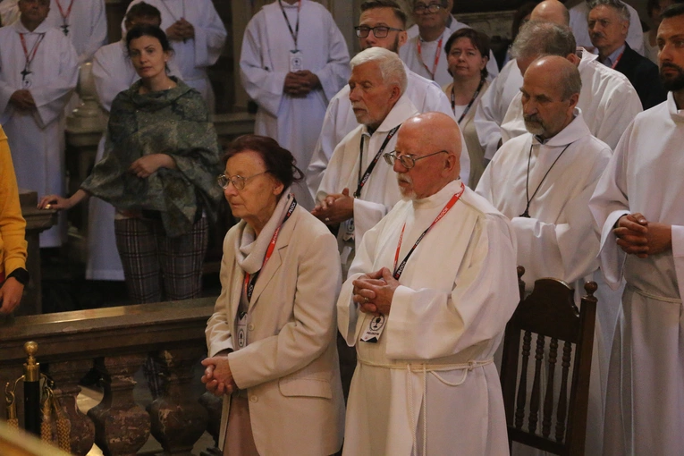 Płock. XII Ogólnopolska Pielgrzymka Nadzwyczajnych Szafarzy Komunii Świętej - cz.II