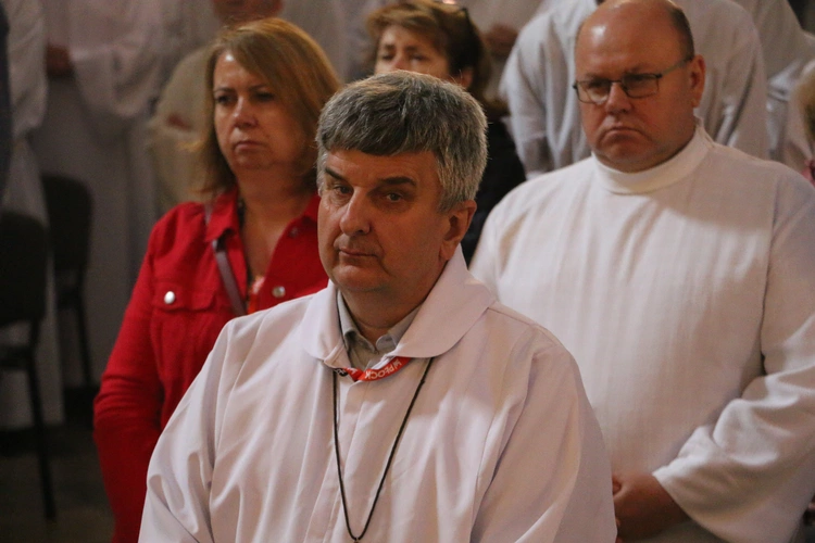 Płock. XII Ogólnopolska Pielgrzymka Nadzwyczajnych Szafarzy Komunii Świętej - cz.II