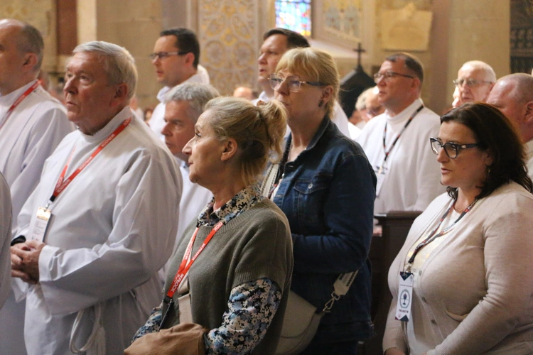 Płock. XII Ogólnopolska Pielgrzymka Nadzwyczajnych Szafarzy Komunii Świętej - cz.II