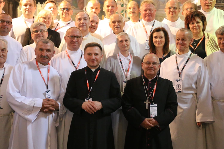 Płock. XII Ogólnopolska Pielgrzymka Nadzwyczajnych Szafarzy Komunii Świętej - cz.II