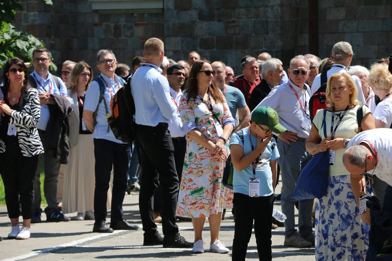 Płock. XII Ogólnopolska Pielgrzymka Nadzwyczajnych Szafarzy Komunii Świętej - cz. III