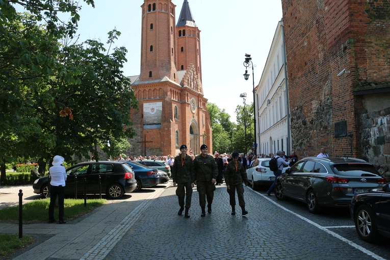 Płock. XII Ogólnopolska Pielgrzymka Nadzwyczajnych Szafarzy Komunii Świętej - cz. III