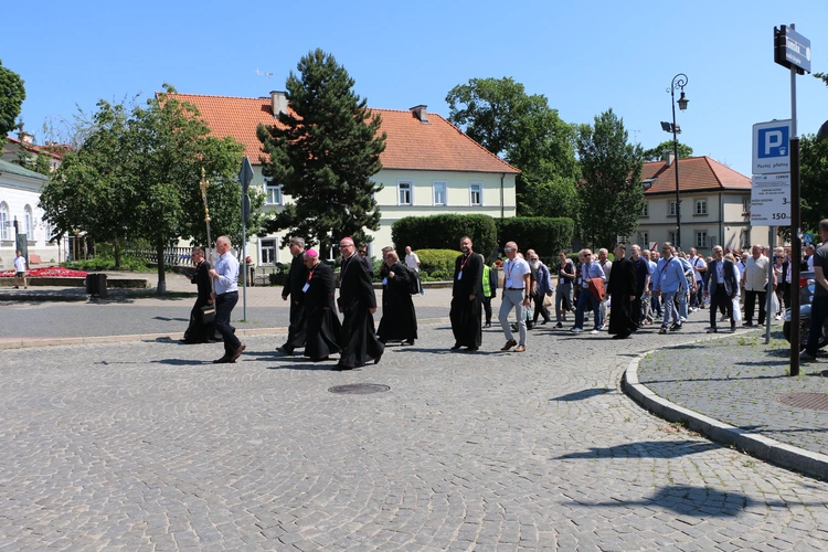 Płock. XII Ogólnopolska Pielgrzymka Nadzwyczajnych Szafarzy Komunii Świętej - cz. III