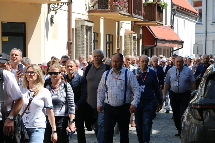 Płock. XII Ogólnopolska Pielgrzymka Nadzwyczajnych Szafarzy Komunii Świętej - cz. III