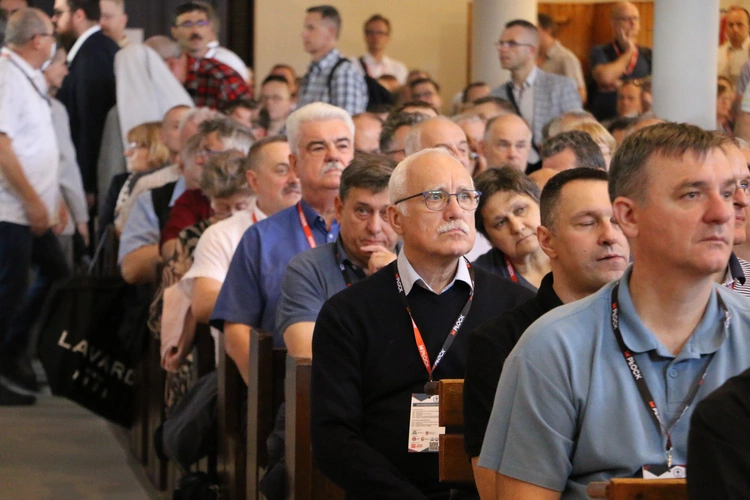 Płock. XII Ogólnopolska Pielgrzymka Nadzwyczajnych Szafarzy Komunii Świętej - cz. III