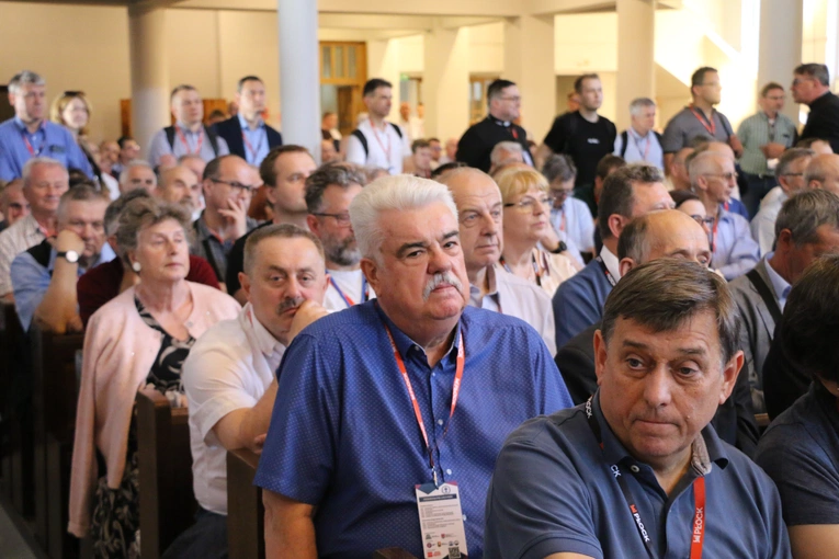 Płock. XII Ogólnopolska Pielgrzymka Nadzwyczajnych Szafarzy Komunii Świętej - cz. III