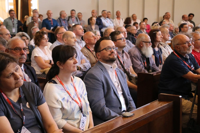 Płock. XII Ogólnopolska Pielgrzymka Nadzwyczajnych Szafarzy Komunii Świętej - cz. III