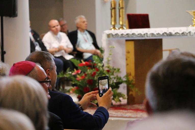 Płock. XII Ogólnopolska Pielgrzymka Nadzwyczajnych Szafarzy Komunii Świętej - cz. III