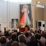 Płock. XII Ogólnopolska Pielgrzymka Nadzwyczajnych Szafarzy Komunii Świętej - cz. III