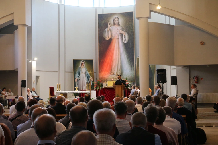 Płock. XII Ogólnopolska Pielgrzymka Nadzwyczajnych Szafarzy Komunii Świętej - cz. III