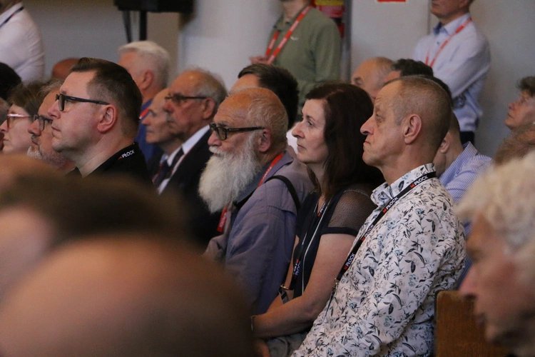 Płock. XII Ogólnopolska Pielgrzymka Nadzwyczajnych Szafarzy Komunii Świętej - cz. III