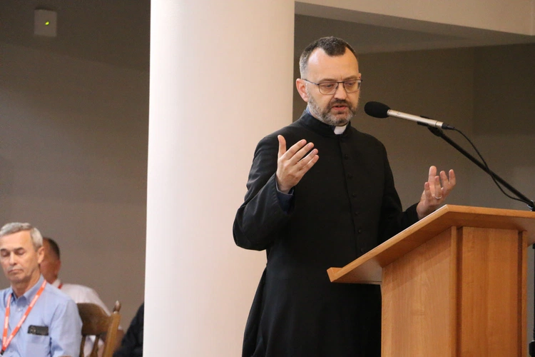 Płock. XII Ogólnopolska Pielgrzymka Nadzwyczajnych Szafarzy Komunii Świętej - cz. III