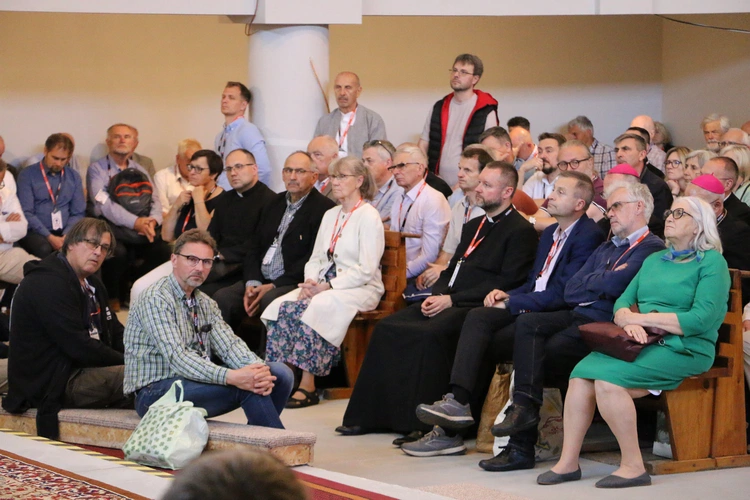 Płock. XII Ogólnopolska Pielgrzymka Nadzwyczajnych Szafarzy Komunii Świętej - cz. III