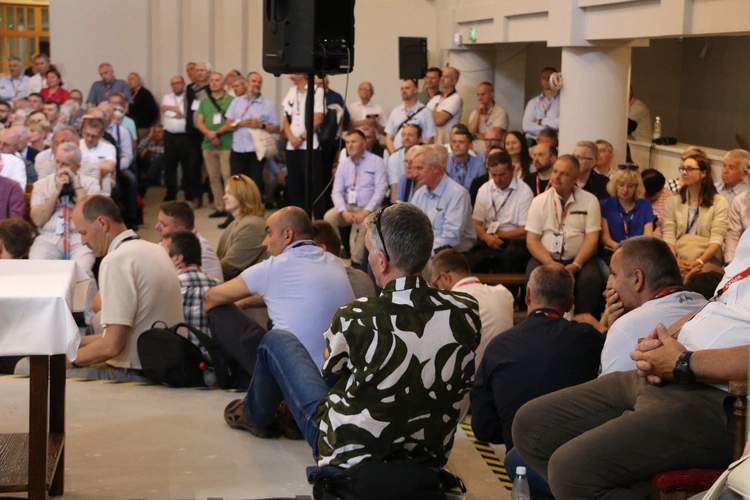 Płock. XII Ogólnopolska Pielgrzymka Nadzwyczajnych Szafarzy Komunii Świętej - cz. III