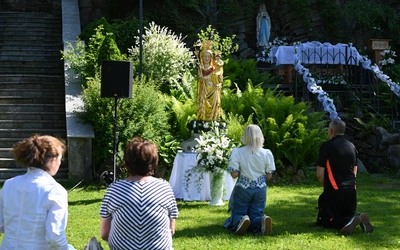 Nowy Targ. Jezus na lodowisku i w ogrodzie