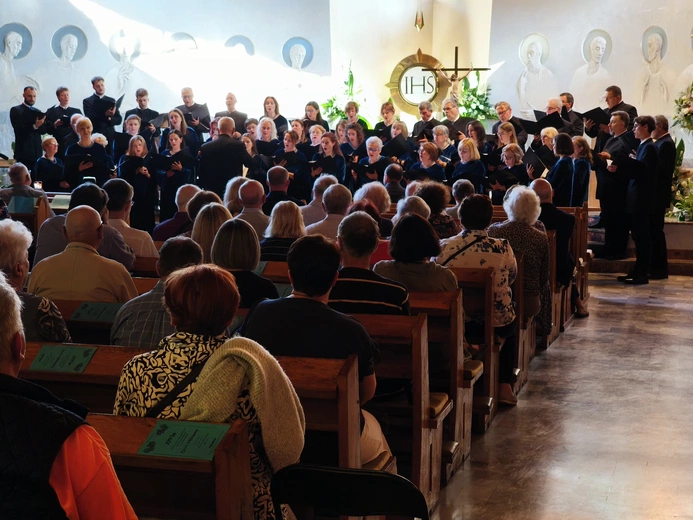 Chór parafii NMP Wspomożenia Wiernych w Zalesiu Dolnym