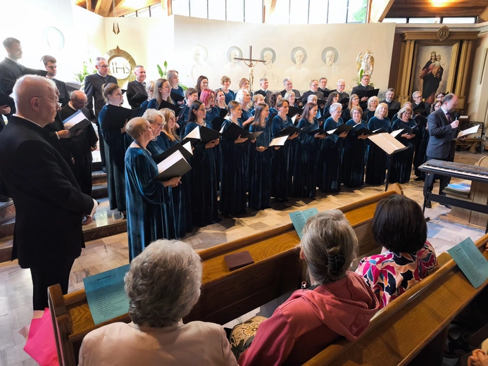 Chór parafii NMP Wspomożenia Wiernych w Zalesiu Dolnym