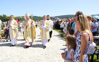 Świadectwo rodzin, apel biskupa i medaliści w służbie Królestwu Bożemu