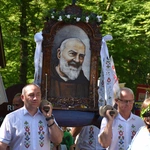 Pielgrzymi na odpuście ku czci Trójcy Świętej