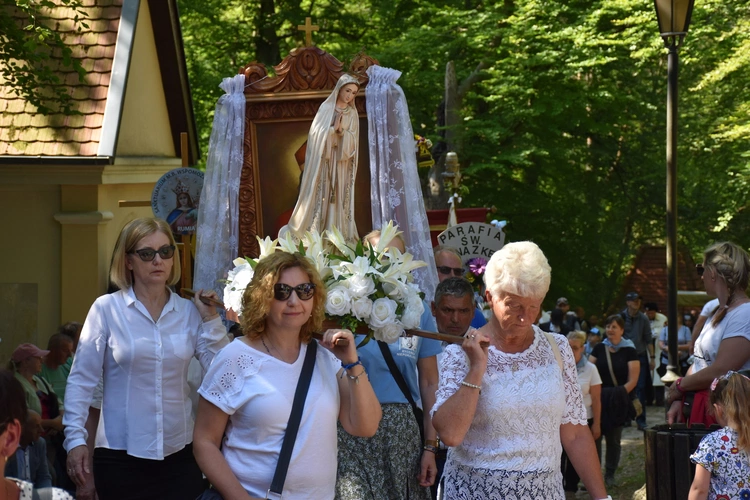 Pielgrzymi na odpuście ku czci Trójcy Świętej