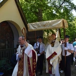 Pielgrzymi na odpuście ku czci Trójcy Świętej