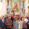 Sycharki z duszpasterzami na strumieńskim jubileuszu.