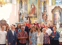 Sycharki z duszpasterzami na strumieńskim jubileuszu.