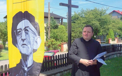 Ksiądz Michał Chmiel jest moderatorem diecezjalnym Ruchu Światło–Życie, duszpasterzem w parafii św. Katarzyny w Tarnowskich Górach-Lasowicach, należy też m.in. do diecezjalnego Zespołu ds. Formacji Młodzieży. Propozycje Ruchu można znaleźć na stronie gliwice.oaza.pl. 