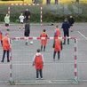 Aby dostać się do turnieju, zespoły wcześniej uczestniczyły w lokalnych eliminacjach.