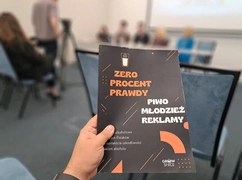 Raport "Zero procent prawdy" alarmuje. Młodzi coraz częściej sięgają po alkohol