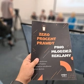 Raport "Zero procent prawdy" alarmuje. Młodzi coraz częściej sięgają po alkohol