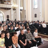 W Domaniewicach spotkało się prawie 200 służących przy ołtarzu osób z 27 parafii w diecezji.