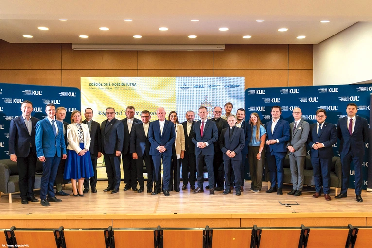 Obecność rektorów z Krakowa, Warszawy, Wrocławia i Lublina podkreśliła, że to nie była zwykła konferencja akademicka, ale wspólna modlitwa rozumu i wiary, głos środowisk, które mają wyjątkową rolę w kształtowaniu przyszłych liderów Kościoła – duchownych i świeckich.
