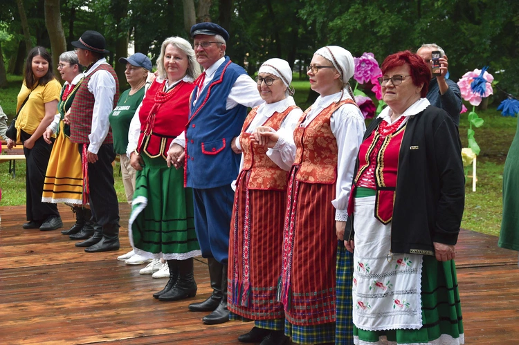Polsko-Litewski Festiwal Muzyki, Tańca i Tradycji zorganizowały Grupa Działania „Północne Mazowsze” oraz litewskie stowarzyszenie „Kurianti visuomenė”.