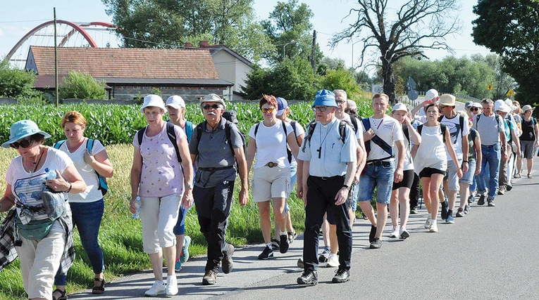 To czas na modlitwę, swobodną rozmowę i bycie razem w drodze.